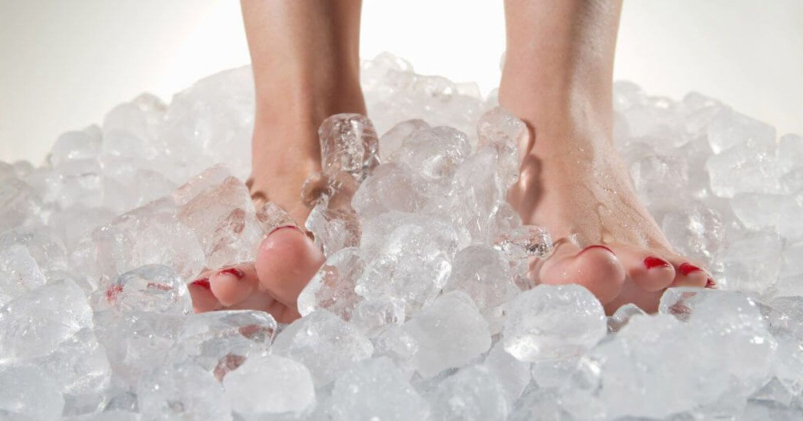 Leia mais sobre o artigo Tratamento de Pés com Gelo e Água: Benefícios para Todo o Corpo